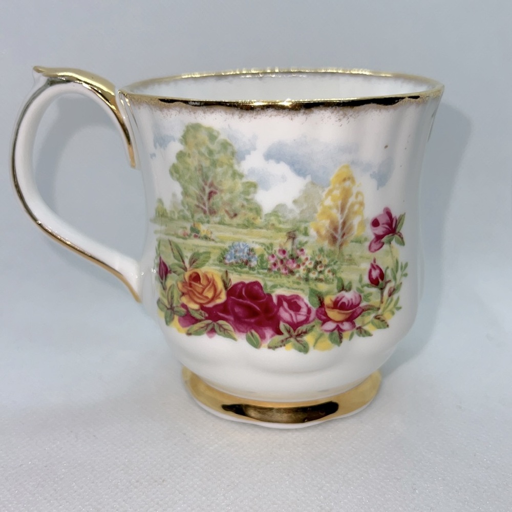 ROYAL ALBERT MUG 25th ANNIVERSARY A CELEBRATION OF THE OLD COUNTRY ROSES GARDEN - Picture 5 of 11